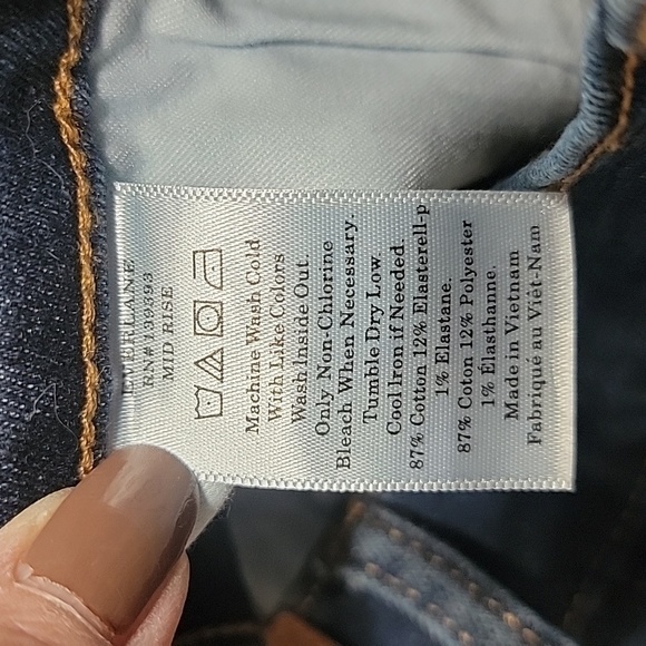 Everlane, Size 26. Ankle, Mid Rise Jeans, Dark Wash, GUC - Picture 3 of 12